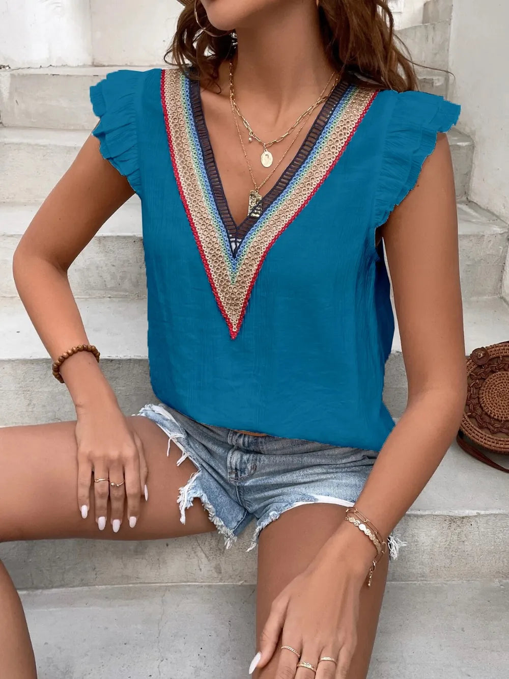 Camicetta con maniche a cappuccio e scollo a V arricciato